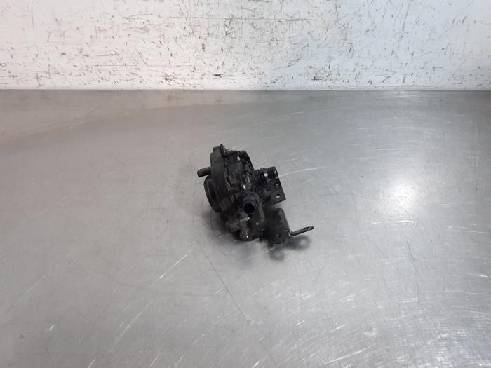 Begagnade Extra vattenpump Peugeot 2008 (UD/UK/UR/US/UX) 1.2 Hybrid 136 Pris € 60,50 Inklusive moms erbjuds av Autohandel Didier