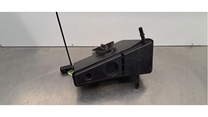 Begagnade Kolfilter Mercedes CLA (118.3) 1.3 CLA-180 Turbo 16V Pris € 48,40 Inklusive moms erbjuds av Autohandel Didier