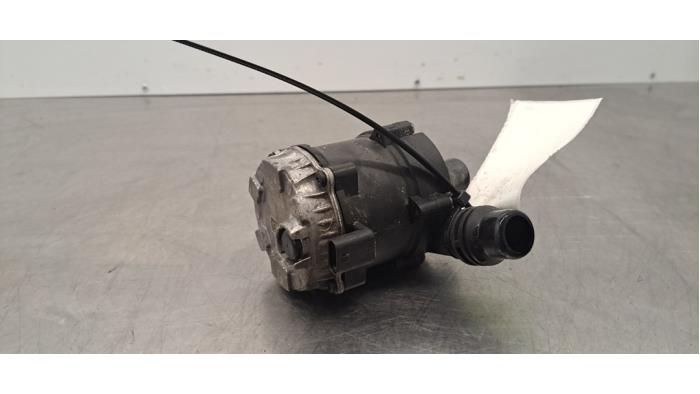 Begagnade Extra vattenpump BMW 7 serie (G11/12) 740e,Le Pris € 102,85 Inklusive moms erbjuds av Autohandel Didier