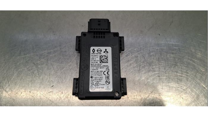 Begagnade Radarsensor Renault Clio V (RJAB) 1.6 E-Tech 145 16V Pris € 133,10 Inklusive moms erbjuds av Autohandel Didier