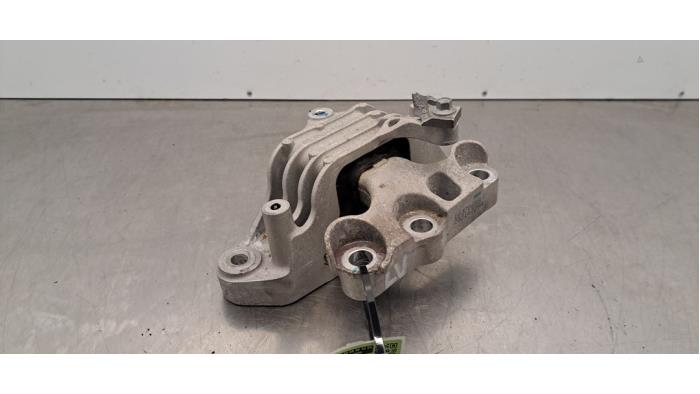 Begagnade Motorfäste MG HS/EHS I (AS23) 1.5 EHS T-GDI Hybrid Pris € 48,40 Inklusive moms erbjuds av Autohandel Didier