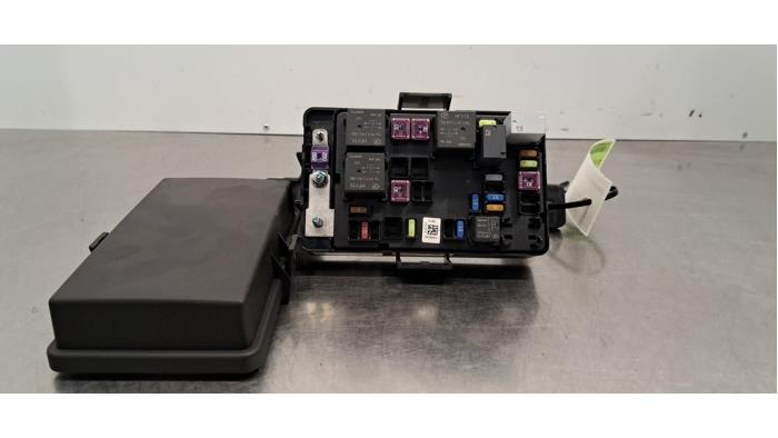 Begagnade Säkringsbox MG HS/EHS I (AS23) 1.5 EHS T-GDI Hybrid Pris € 102,85 Inklusive moms erbjuds av Autohandel Didier