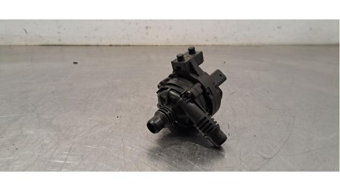 Begagnade Extra vattenpump BMW X5 (G05) xDrive50e 3.0 24V Pris € 30,25 Inklusive moms erbjuds av Autohandel Didier