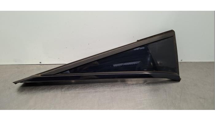 Usados Ventanilla triangular derecha detrás Peugeot 408 1.6 16V HYbrid 180 Precio € 60,50 IVA incluido ofrecido por Autohandel Didier