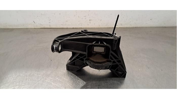 Used Engine mount Peugeot 408 1.6 16V HYbrid 180 Price € 30,25 Inclusive VAT offered by Autohandel Didier
