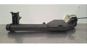 Intercooler Rohr van een Peugeot 408 1.6 16V HYbrid 180 2023