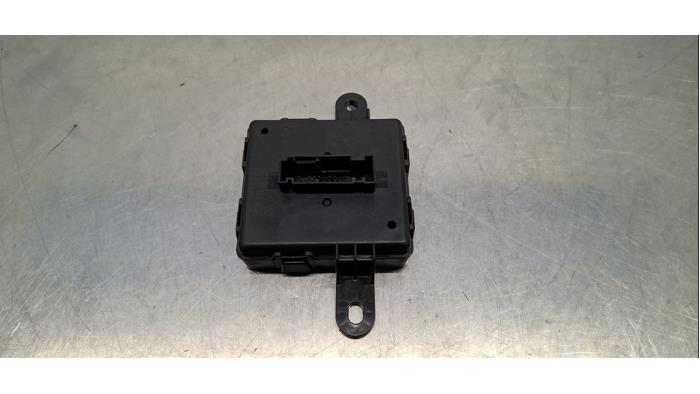 Używane Modul keyless vehicle Audi Q4 (F4B) 45 e-tron 82 kWh Cena € 332,75 Z VAT oferowane przez Autohandel Didier