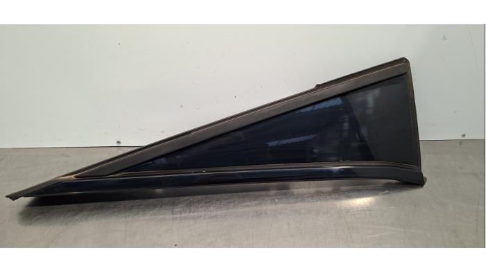 Usados Ventanilla triangular derecha detrás Peugeot 408 1.6 16V HYbrid 180 Precio € 60,50 IVA incluido ofrecido por Autohandel Didier