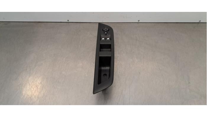 Usados Interruptor combinado de ventanillas Citroen C3 (CB/CC) 1.2 PureTech 100 Precio € 36,30 IVA incluido ofrecido por Autohandel Didier