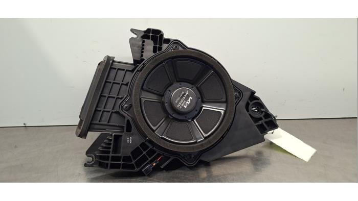 Używane Subwoofer Kia EV9 (MV1) 76.1 kWh Cena € 199,65 Z VAT oferowane przez Autohandel Didier