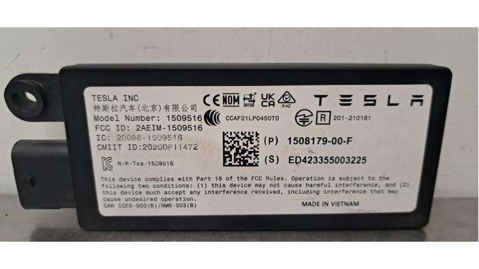 Używane Antena Bluetooth Tesla Model Y (5YJY) Long Range,Performance Cena € 133,10 Z VAT oferowane przez Autohandel Didier