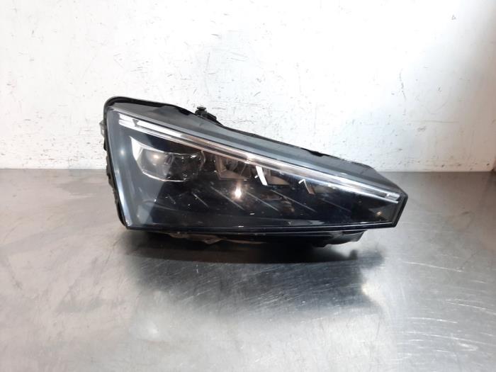 Używane Reflektor prawy Skoda Scala 1.0 TSI 110 Cena € 399,30 Z VAT oferowane przez Autohandel Didier