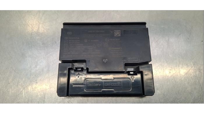 Begagnade Bluetooth-modul Toyota Yaris IV (P21/PA1/PH1) 1.5 12V Hybrid Pris € 60,50 Inklusive moms erbjuds av Autohandel Didier