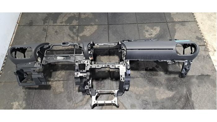 Używane Panel Toyota Yaris IV (P21/PA1/PH1) 1.5 12V Hybrid Cena € 1.119,25 Z VAT oferowane przez Autohandel Didier