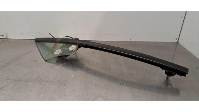 Usados Ventanilla triangular izquierda delante Mazda MX-5 (ND) 1.5 Skyactiv G-131 16V Precio € 48,40 IVA incluido ofrecido por Autohandel Didier