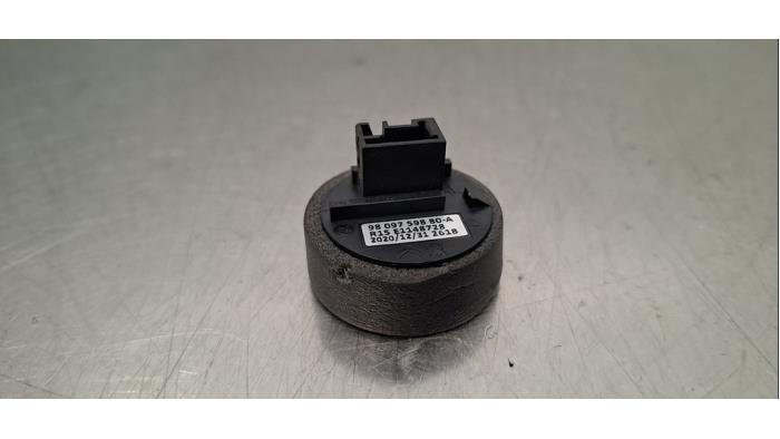 Używane Keyless Entry-Antena Peugeot 308 (F3/FB/FH/FM/FP) 1.6 16V HYbrid 180 Cena € 12,10 Z VAT oferowane przez Autohandel Didier