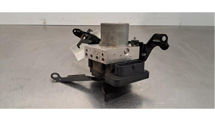 Usagé Bloc ABS Mazda MX-5 (ND) 1.5 Skyactiv G-131 16V Prix € 145,20 Prix TTC proposé par Autohandel Didier