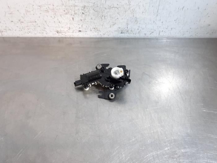 Używane Silnik rygla tylnej klapy Citroen C4 Picasso (3D/3E) 1.6 e-Hdi, BlueHDi 115 Cena € 60,50 Z VAT oferowane przez Autohandel Didier
