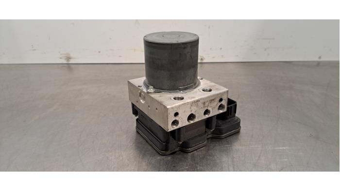 Usagé Bloc ABS Volvo XC40 (XZ) 2.0 T4 Geartronic 16V Prix € 290,40 Prix TTC proposé par Autohandel Didier