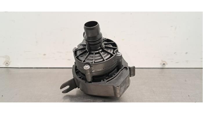 Begagnade Extra vattenpump Peugeot 3008 III 1.2 12V Hybrid 136 Pris € 48,40 Inklusive moms erbjuds av Autohandel Didier