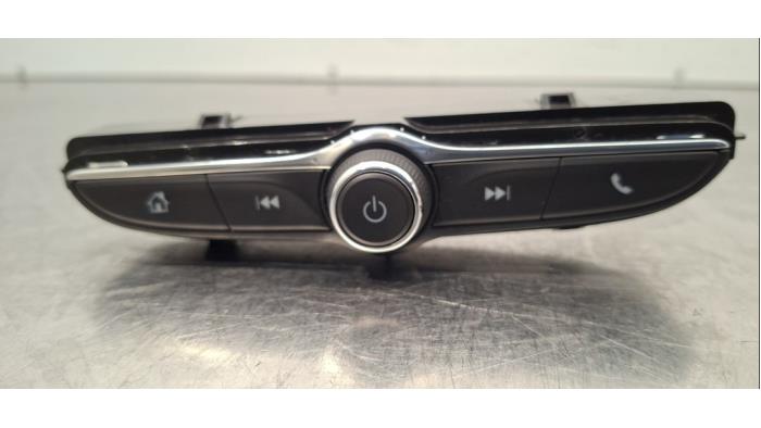 Używane Panel obslugi radia Opel Astra K Sports Tourer 1.5 CDTi 105 12V Cena € 30,25 Z VAT oferowane przez Autohandel Didier