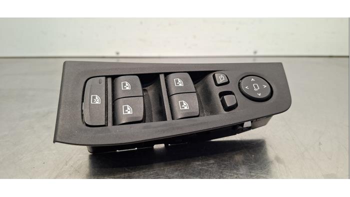 Usados Interruptor combinado de ventanillas BMW 1 serie (F40) 118i 1.5 TwinPower 12V Precio € 60,50 IVA incluido ofrecido por Autohandel Didier