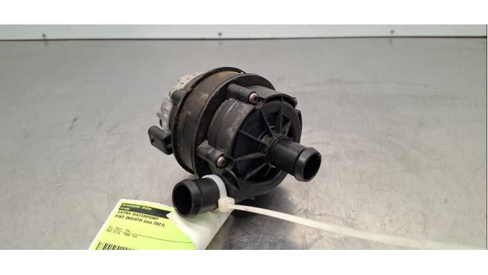 Begagnade Extra vattenpump Fiat Ducato (250) E-Ducato Pris € 102,85 Inklusive moms erbjuds av Autohandel Didier