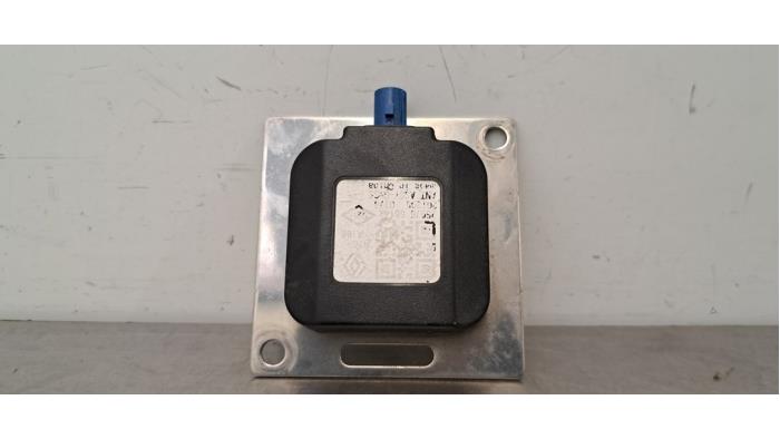 Używane Antena GPS Renault Twingo III (AH) 1.0 SCe 65 12V Cena € 36,30 Z VAT oferowane przez Autohandel Didier