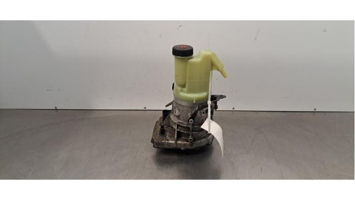 Begagnade Fäste, servostyrningspump Renault Master III (EV/HV/UV/VA/VB/VD/VF/VG/VJ) 2.3 dCi 165 16V FWD Pris € 532,40 Inklusive moms erbjuds av Autohandel Didier