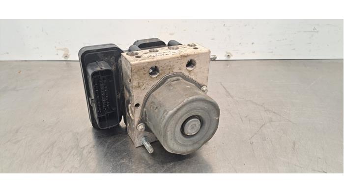 Begagnade ABS-pump Renault Twingo III (AH) 1.0 SCe 65 12V Pris € 133,10 Inklusive moms erbjuds av Autohandel Didier