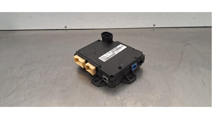 Używane Modul centralnego zamka Renault Master III (EV/HV/UV/VA/VB/VD/VF/VG/VJ) 2.3 dCi 165 16V FWD Cena € 48,40 Z VAT oferowane przez Autohandel Didier