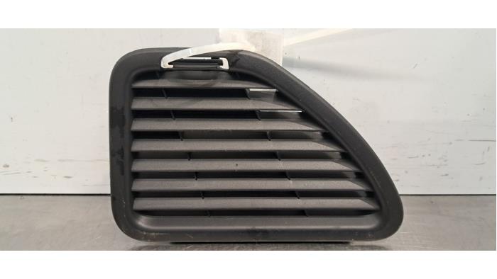 Używane Rózne elementy plastikowe DS Automobiles DS 3/Crossback (UC/UJ/UR) 1.2 12V PureTech 155 Cena € 18,15 Z VAT oferowane przez Autohandel Didier