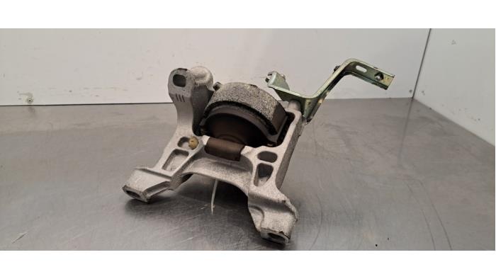 Engine mount from a Mazda CX-5 I (KE,GH) 2.2 SkyActiv-D 150 16V 2WD 2015