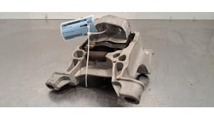 Engine mount from a Mazda CX-5 I (KE,GH) 2.2 SkyActiv-D 150 16V 2WD 2015