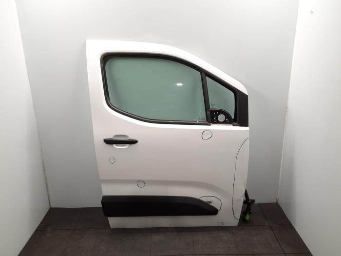 Begagnade Framdörr, 4-dörrars, höger Toyota ProAce City Pris € 266,20 Inklusive moms erbjuds av Autohandel Didier