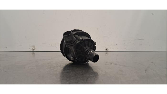 Begagnade Extra vattenpump Peugeot 5008 III (KA/KB/KC) e-5008 73 kWh Pris € 102,85 Inklusive moms erbjuds av Autohandel Didier