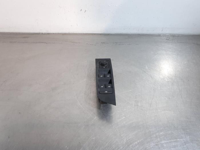 Usados Interruptor combinado de ventanillas Skoda Kamiq 1.0 TSI 12V Precio € 30,25 IVA incluido ofrecido por Autohandel Didier