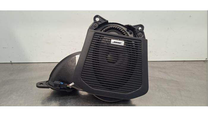 Używane Subwoofer Renault Clio V (RJAB) 1.6 E-Tech 140 16V Cena € 133,10 Z VAT oferowane przez Autohandel Didier