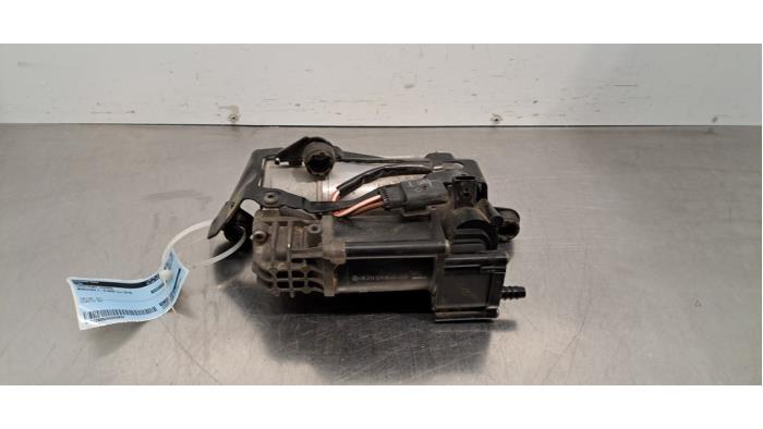 Begagnade Luftpump (fjädring) Mercedes E Estate (S213) E-300de 2.0 Turbo 16V Pris € 399,30 Inklusive moms erbjuds av Autohandel Didier