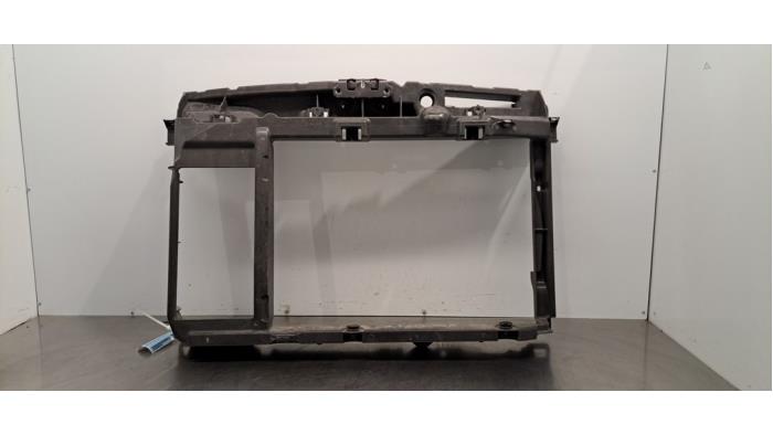 Begagnade Front Peugeot 2008 (CU) 1.2 12V e-THP PureTech 110 Pris € 102,85 Inklusive moms erbjuds av Autohandel Didier