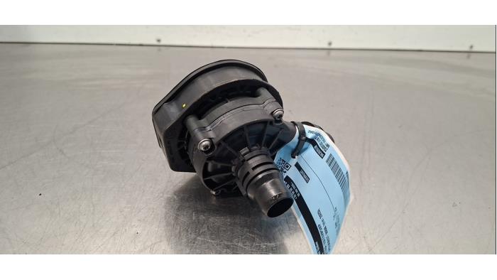 Begagnade Extra vattenpump Peugeot 3008 III e-3008 210 73 kWh Pris € 102,85 Inklusive moms erbjuds av Autohandel Didier