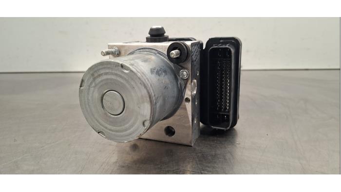 Begagnade ABS-pump Mercedes CLA (118.3) 1.3 CLA-180 Turbo 16V Pris € 163,35 Inklusive moms erbjuds av Autohandel Didier