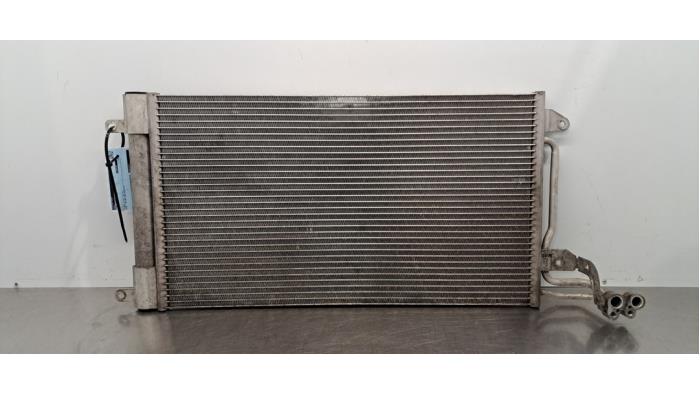 Usagé Condenseur de climatisation Volkswagen Polo V (6R) 1.0 12V BlueMotion Technology Prix € 102,85 Prix TTC proposé par Autohandel Didier