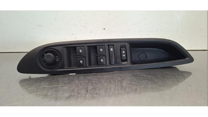 Usados Interruptor combinado de ventanillas Opel Mokka/Mokka X 1.6 16V EcoFlex 4x2 Precio € 36,30 IVA incluido ofrecido por Autohandel Didier