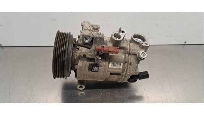 Usagé Pompe clim Volkswagen Golf VIII (CD1) 1.5 eTSI 16V Prix € 102,85 Prix TTC proposé par Autohandel Didier