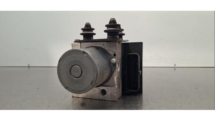 Usagé Pompe ABS Audi A4 Avant (B8) Prix € 102,85 Prix TTC proposé par Autohandel Didier