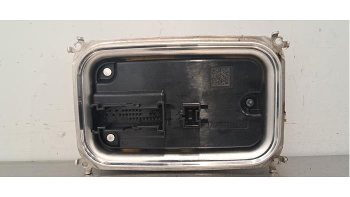 Używane Modułowy reflektor LED Mercedes A Limousine (177.1) 1.3 A-250 e Turbo 16V Cena € 133,10 Z VAT oferowane przez Autohandel Didier