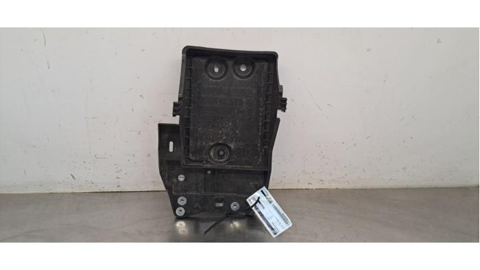 Begagnade Batterilåda Mazda 6 (GJ/GH/GL) 2.0 SkyActiv-G 165 16V Pris € 18,15 Inklusive moms erbjuds av Autohandel Didier