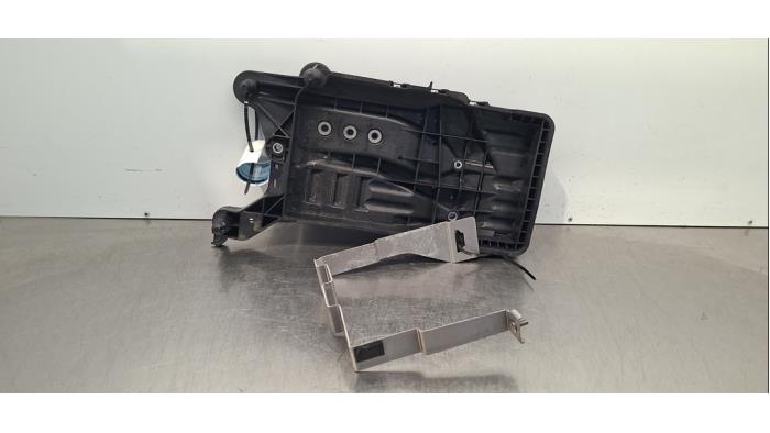 Begagnade Batterilåda Ford Tourneo Connect/Grand Tourneo Connect 1.5 Ecoboost Pris € 30,25 Inklusive moms erbjuds av Autohandel Didier