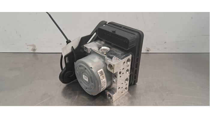 Begagnade ABS-pump Volkswagen Golf VII (AUA) 1.4 GTE 16V Pris € 60,50 Inklusive moms erbjuds av Autohandel Didier